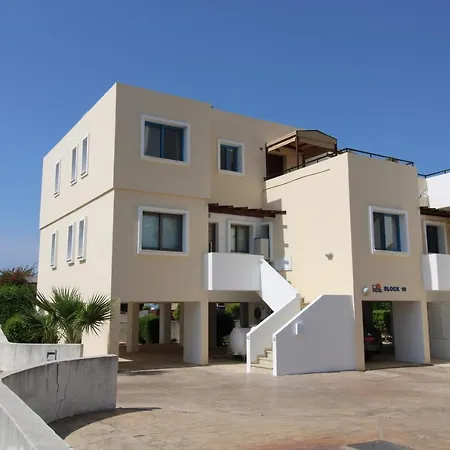 42 Coast Apartment Polis